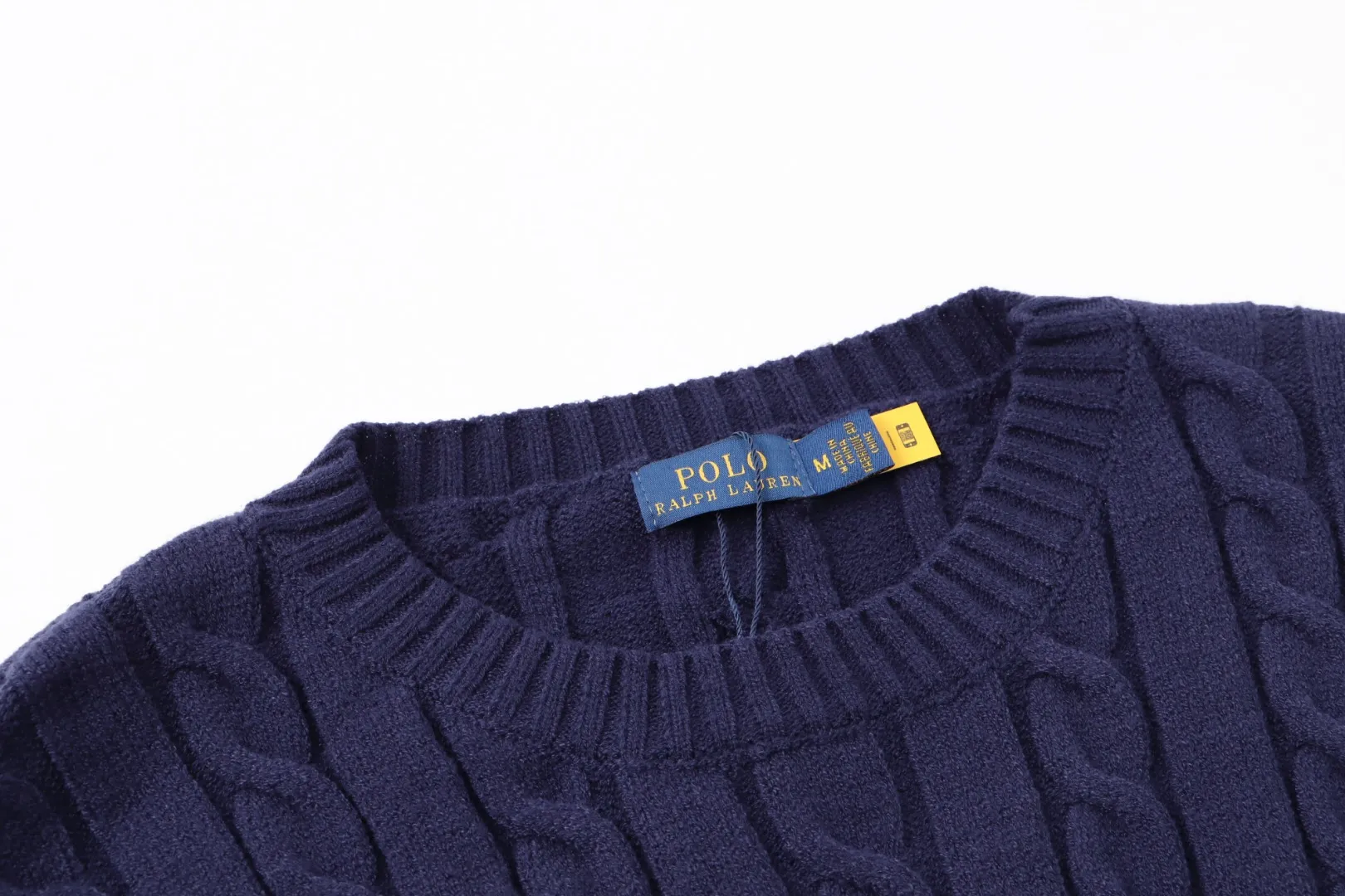 P210 [Ralph Lauren round neck solid color pony embroidery logo twist knitted sweater] ✅Ralph Lauren classic basic versatile knitted pullover crew neck sweater for men and women ✅Main supplier platform live broadcast Wholesale entity Replenish when out of stock will not be removed from the shelves ✅ZP quality 1:1 pattern making Scan the code to enter the GF website Counter quality ✅Detailed quality is the only one in Guangzhou Imported quality cotton yarn Focus on high-end cost-effective Good quality Needless to say ✅The version is restored to the original version. The maximum size can be worn up to 1105 pounds. Loose, comfortable and stress-free. ✅The upper body is simple and easy to match. A must-have for ootd. Good-looking clothes are never picky. A must-have in couples’ wardrobes. Size: S-XL. Color: black, white, gray, royal blue, pink, sky blue, khaki.
